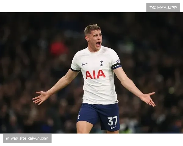 热刺后防线个人失误频发，范德芬鲁莽犯规导致点球加红牌